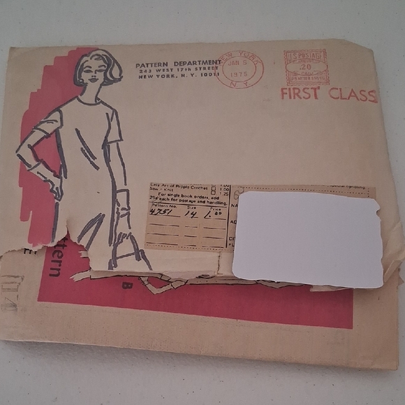 1975 Fancy Dress Pattern - Picture 4 of 4